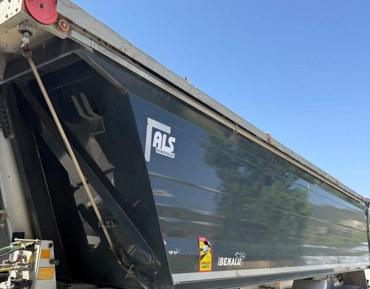 - DAF TRACTOR UNIT AND BENALU SEMI-TRAILER SET